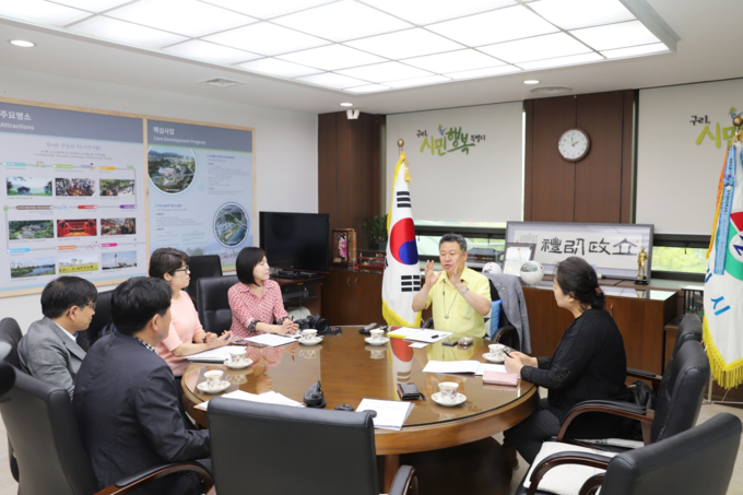 경기경제신문, 비전21뉴스, 플러스인 뉴스, 경기남부인터넷신문와 인터뷰중인 안승남 구리시장