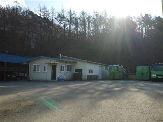 옥천리 하천 869-3번지 재활용선별작업업무 사무실
