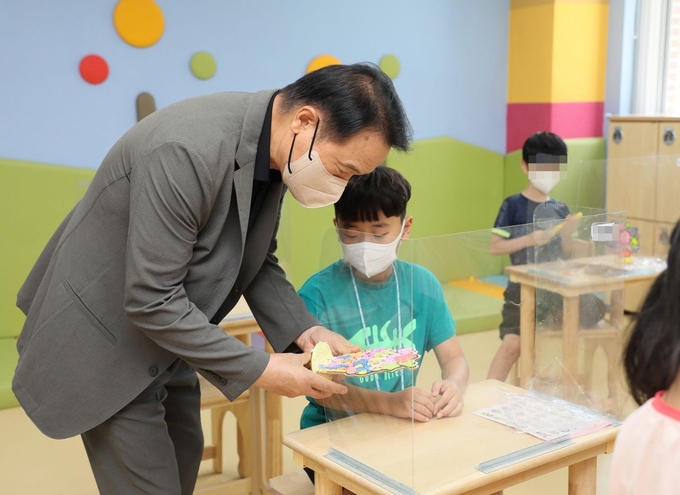 임태희 교육감, 초등돌봄교실 함께하며 현장과 소통