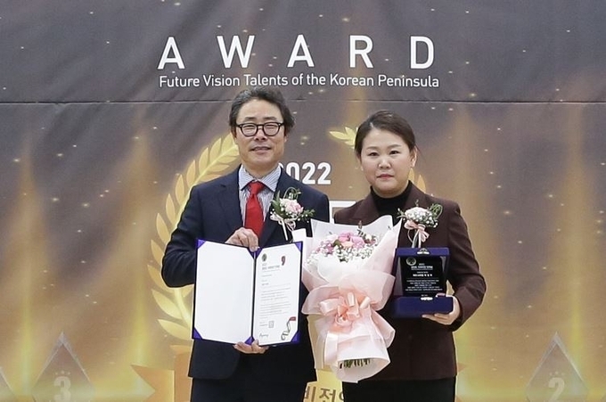  (좌)경기기자협회 류봉정 회장 (우)파주시의회 이진아 의원(사진= 경기기자협회)