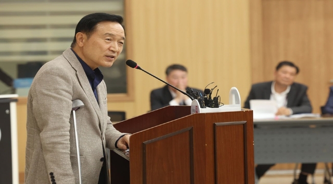 임태희 경기도교육감이 4일 오전 경기 수원시 장안구 경기도교육청 브리핑룸에서 전국연합학력평가 자료 유출 관련 긴급 기자회견을 하고 있다. (경기도교육청 제공)