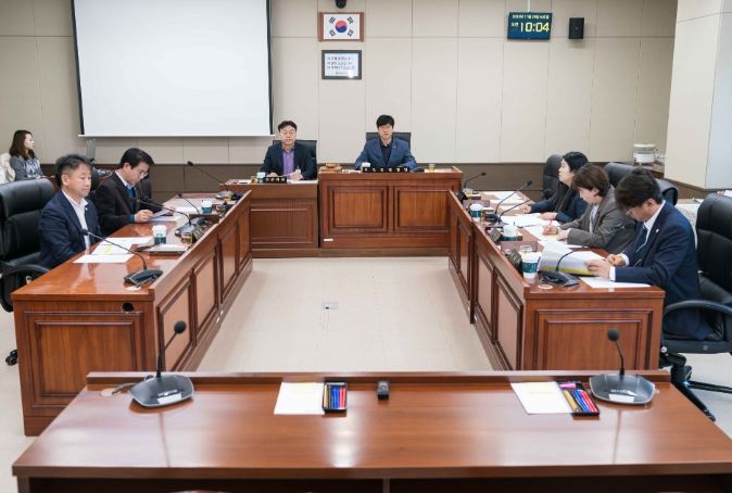 용인특례시의회 도시건설위원회, 2023년도 행정사무감사 마무리하며 강평 실시
