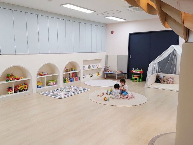 시간제 보육 시설을 이용하는 아이들