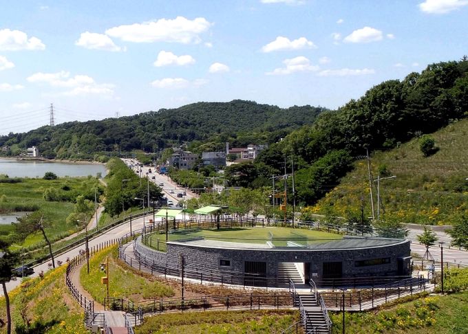 첫여름 맞이한 ‘따오기문화공원’, 꽃길 만개