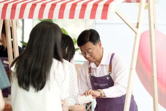 신상진 성남시장, 취임 3주년 맞아 직원 응원 카페 열어