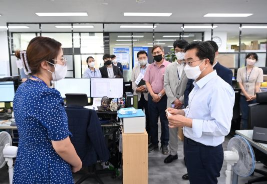 김동연 경기도지사, 북부청사 출산 예정 직원 격려