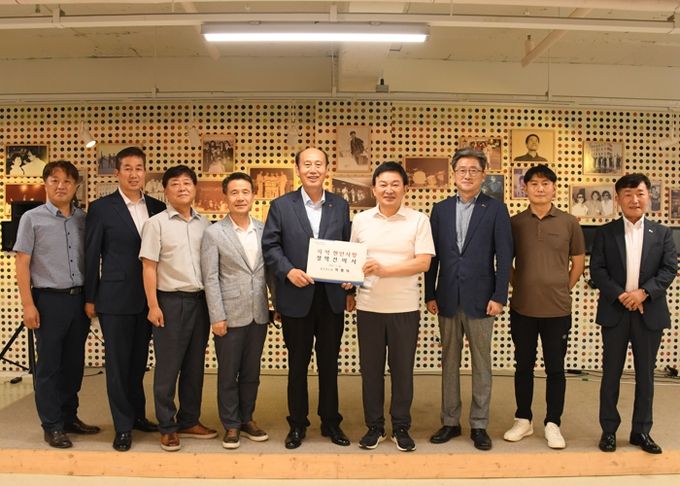 박형덕 동두천시장, 원희룡 국토교통부장관에 지역현안 정책건의서 전달