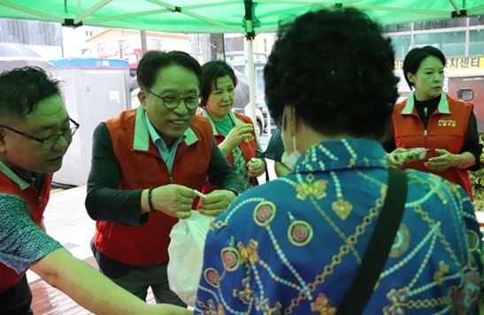 용인도시공사, 혹서기 맞이 노사합동 삼계탕 나눔 봉사 실시