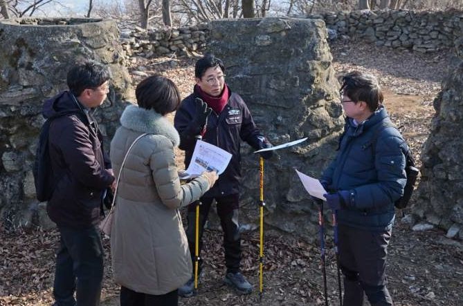 박경귀 아산시장 연암산 봉수대 점검