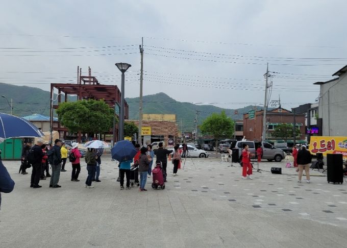 문화와 예술을 꽃피우는 연천역 광장 버스킹 공연