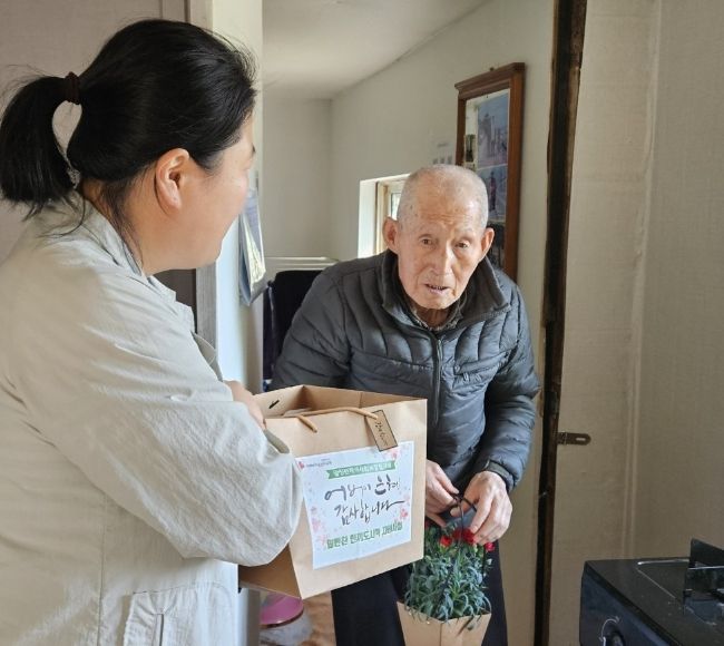 연천군 왕징면지역사회보장협의체, 어버이날 맞이 밑반찬 한끼도시락 배달