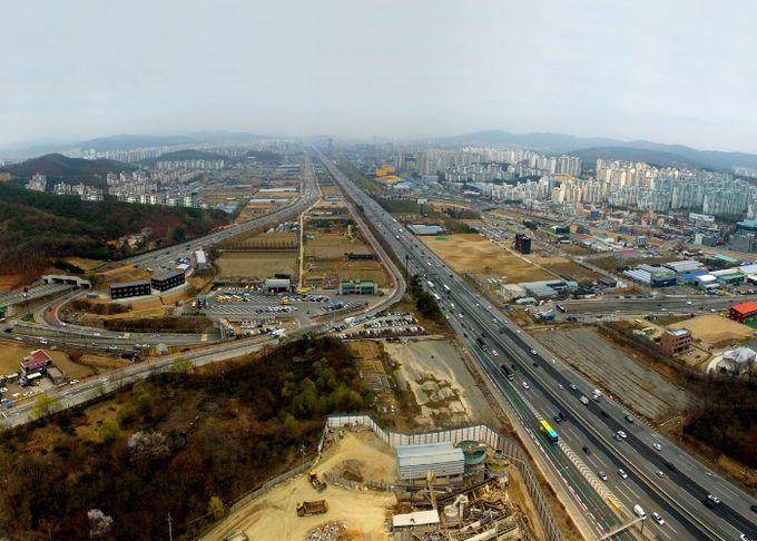 경부고속도로와 용인플랫폼시티 개발예정지 전경
