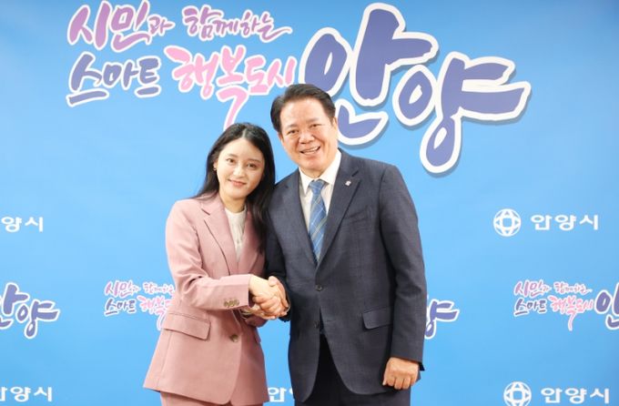 ㈜로드맵, 안양시에 저소득 소외계층을 위한 1천만원 기탁금 전달