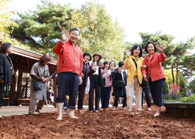 의왕시 ‘내손어린이공원 맨발걷기길’ 개장식 개최