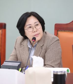 서현옥 경기도의원, AI 반도체 산업 육성 및 지원을 위한 중장기적인 계획과 로드맵 촉구