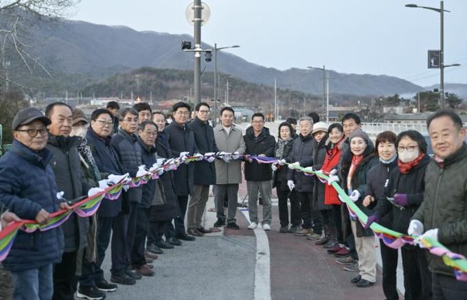 포천시 창수면 주민자치회, ‘시인과 나룻배 길’ 점등식 개최