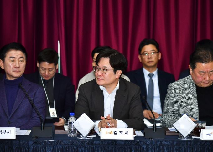 김병수 시장이 12일 남양주시 경기시청자미디어센터에서 열린 경기도시장군수협의회 민선 8기 제7차 정기회의에 참석해 김포시 현안해소를 위한 건의를 발언했다.