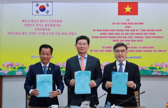 이상일 용인특례시장은 26일(현지시각) 오후 꽝남성의 성도인 땀끼시를 방문해 시가 ODA(공적개발원조) 사업으로 건립을 지원한 '용인 스마트 디지털도서관' 건립 MOU를 땀끼시 측과 체결했다