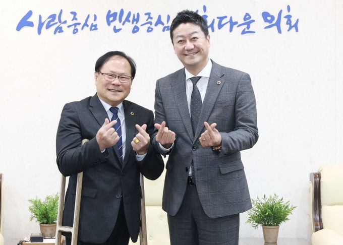 박재용 경기도의원, 김진경 의장 예방...“장애친화적인 의회환경 조성을 위해 수어통역이 반영된 국민의례” 요청
