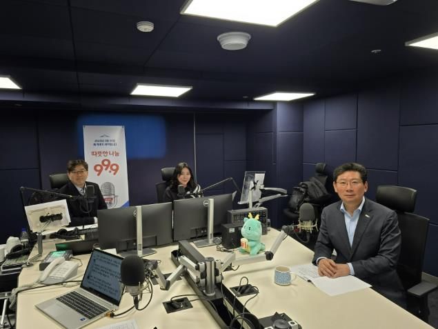 이상일 용인특례시장은 10일 '최진만 이유나의 굿모닝 OBS'에 출연해 첨단반도체 도시 조성부터 스포츠·문화 도시에 대한 시정을 소개했다