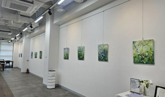 수지도서관 북갤러리에서 진행 중인 스케치북을 열다’展