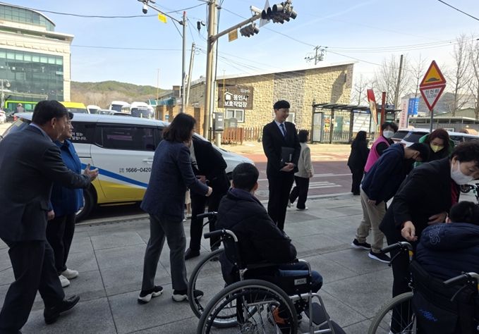 “장애인 사회적응체험 특별교통수단 차량 지원”