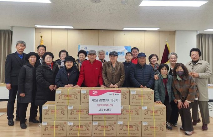 시흥시 흑연근 닭강정, 연성동 경로당 14곳에 과자류 후원…지역사회 나눔 실천