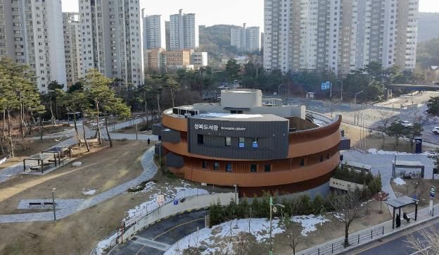 성복도서관 전경