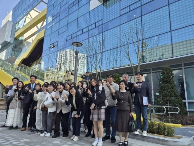 용인특례시 '흥덕청소년 문화의집' 간담회에 참석한 인사들의 모습