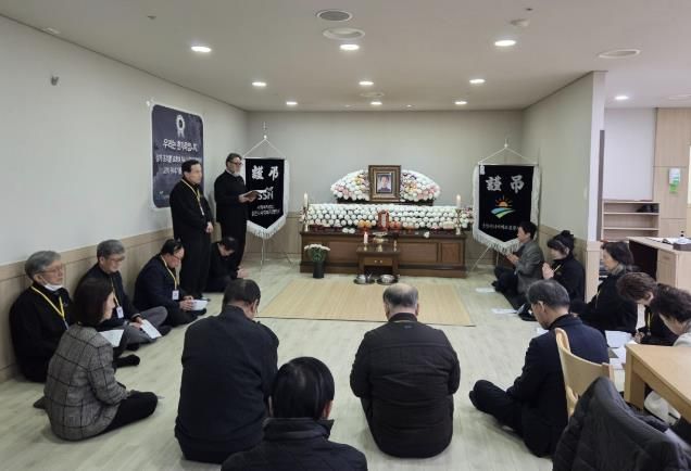 무연고자 장례식을 엄수하는 공영장례서포터즈