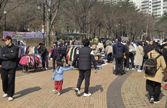 22일 수지근린공원에서 열린 나눔장터 모습