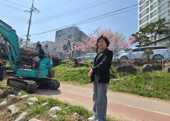 이애형 도의원, ‘수원천변 일원 환경개선’ 공사현장 찾아