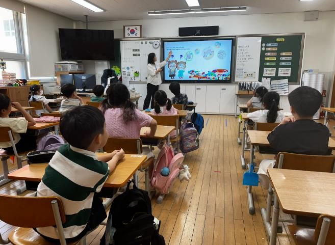 천안시 서북구 치매안심센터가 그림책을 활용한 아동치매인식개선 프로그램을 운영하고 있다.