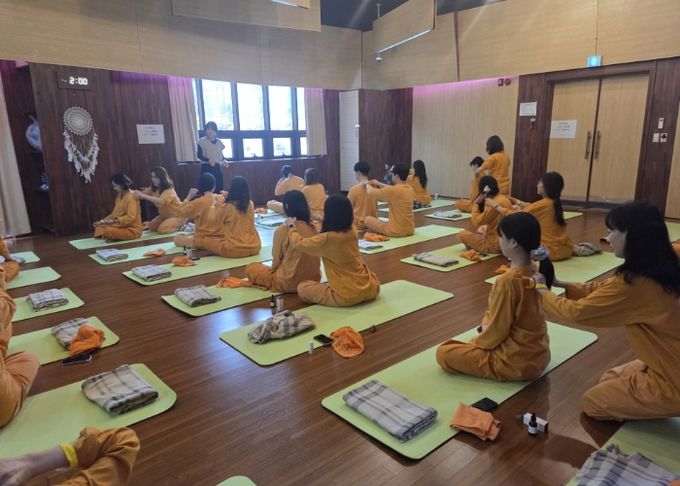 ‘2025년 하반기 민원담당공무원 힐링 워크숍’에서 진행된 아로마 테라피