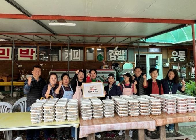 포천시 이동면 지역사회보장협의체, ‘사랑의 반찬 나눔’으로 따뜻한 온정 전달