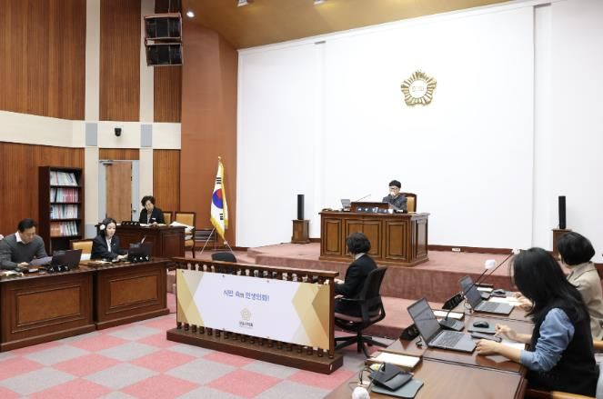 군포시의회는 10월 28일 폐회 중 의회운영위원회를 개최, 제284회 임시회 의사일정을 확정했다.