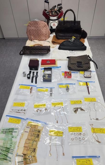 포천시, 고액체납자 가택수색 실시…명품 가방·골프채 등 동산 압류