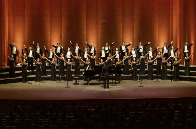 용인시립합창단, 상임 운영 기념 제10회 정기연주회 '우리의 노래, 마음의 뜰에 피어나' 성황리 마무리