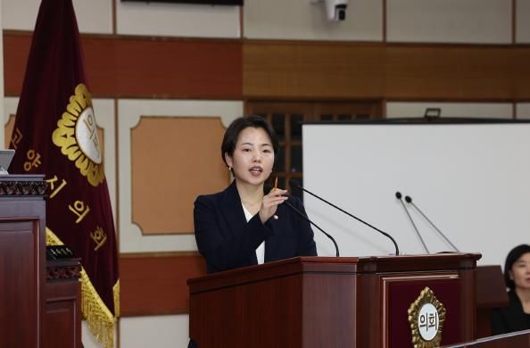 14일 고양시의회 본회의에서 발언하는 정민경 의원