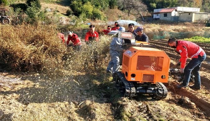 영농부산물 파쇄 모습