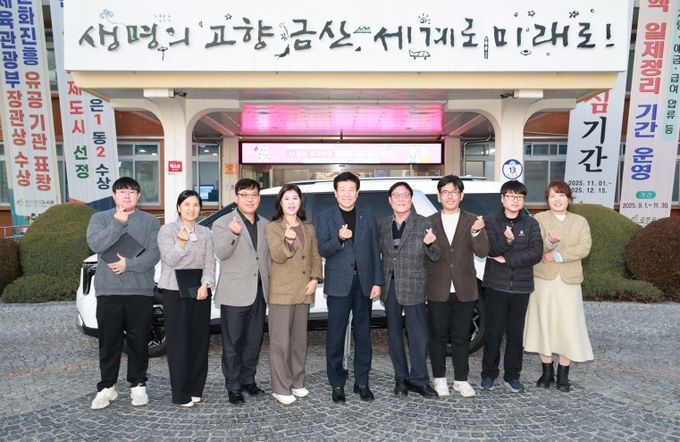 금산군 교통약자 특별교통수단 증차 차량 인도식 기념사진