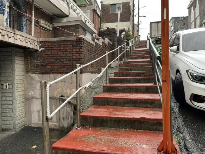 수원시 팔달구 지동, 비탈길 안전난간 정비로 주민 안전 강화