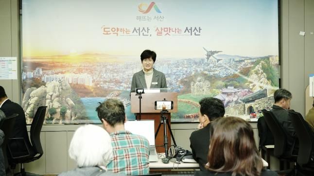 26일 시청 브리핑룸에서 박종신 기술보급과장이 기자회견을 하는 모습