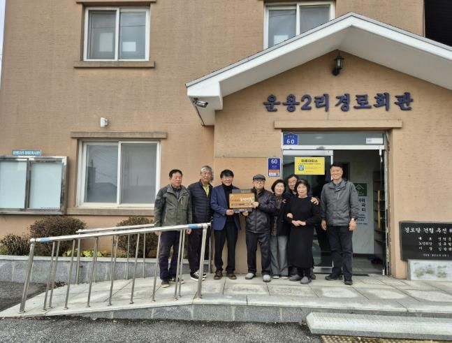 소각 산불 없는 녹색 마을 현판 전수 후 기념사진 촬영