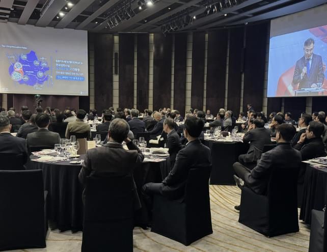 황규돈 수원시 경제자유구역추진단장이 수원 경제자유구역을 소개하고 있다.