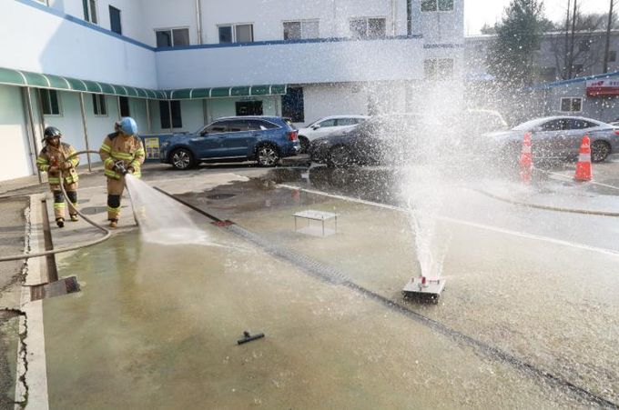 홍성소방서, 전기차 배터리 화재 대응 위해 드릴렌스 훈련 실시