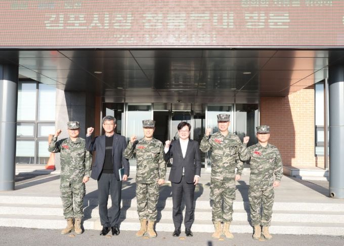 군부대 및 소방대원 방문 사진