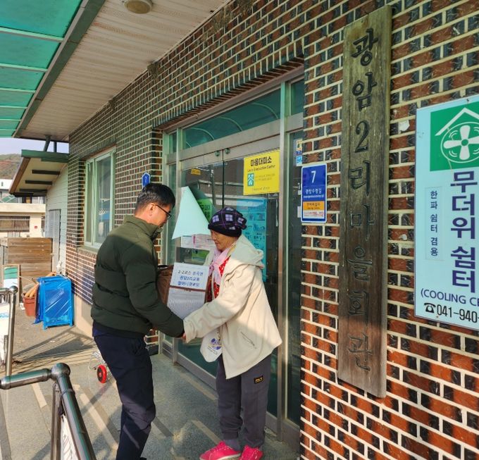 지난 12일부터 경로당에 식자재 꾸러미 및 밀키트(반찬)를 배송하고 있다.