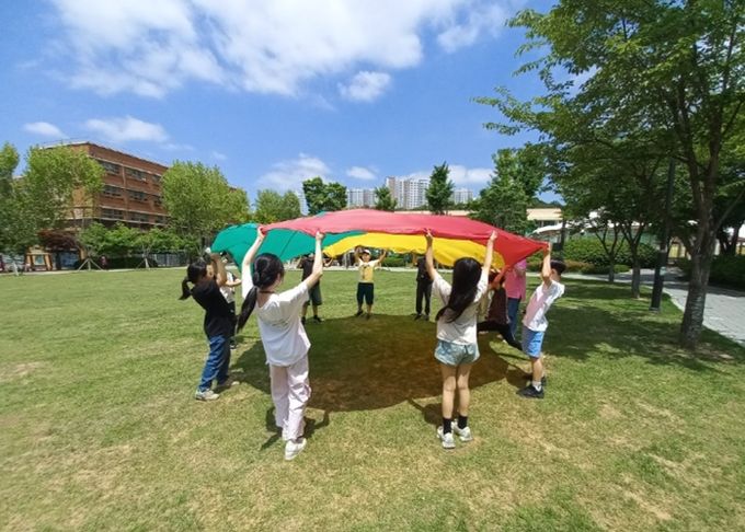 초등학생 대상 환경교육 ‘생태계 속에 재가 있어요'에 참여한 어린이들
