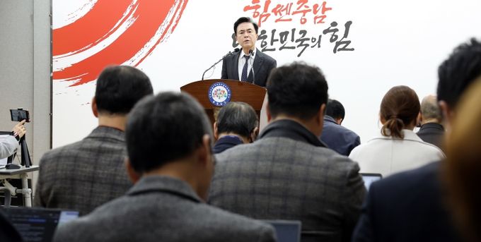 김태흠 지사, 대통령에게 항구적 통합법안 제시